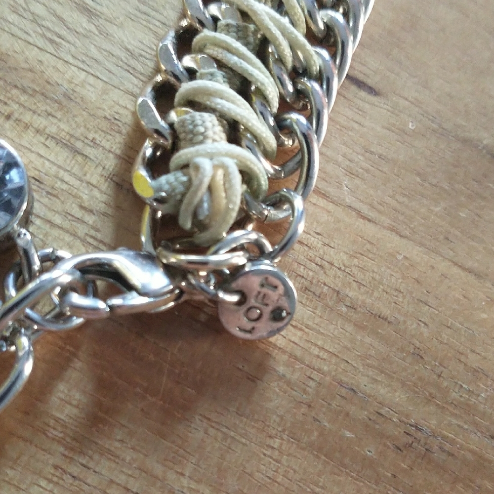 Gold and Rhinestone Necklace - Picture 4 of 5
